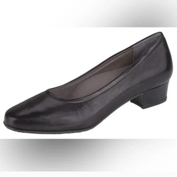 SAS Regina Pumps in Black - Picture 4 of 16